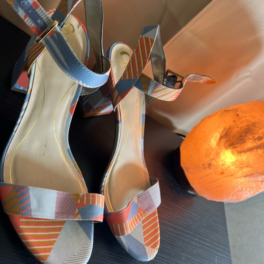 Heels worn gently.